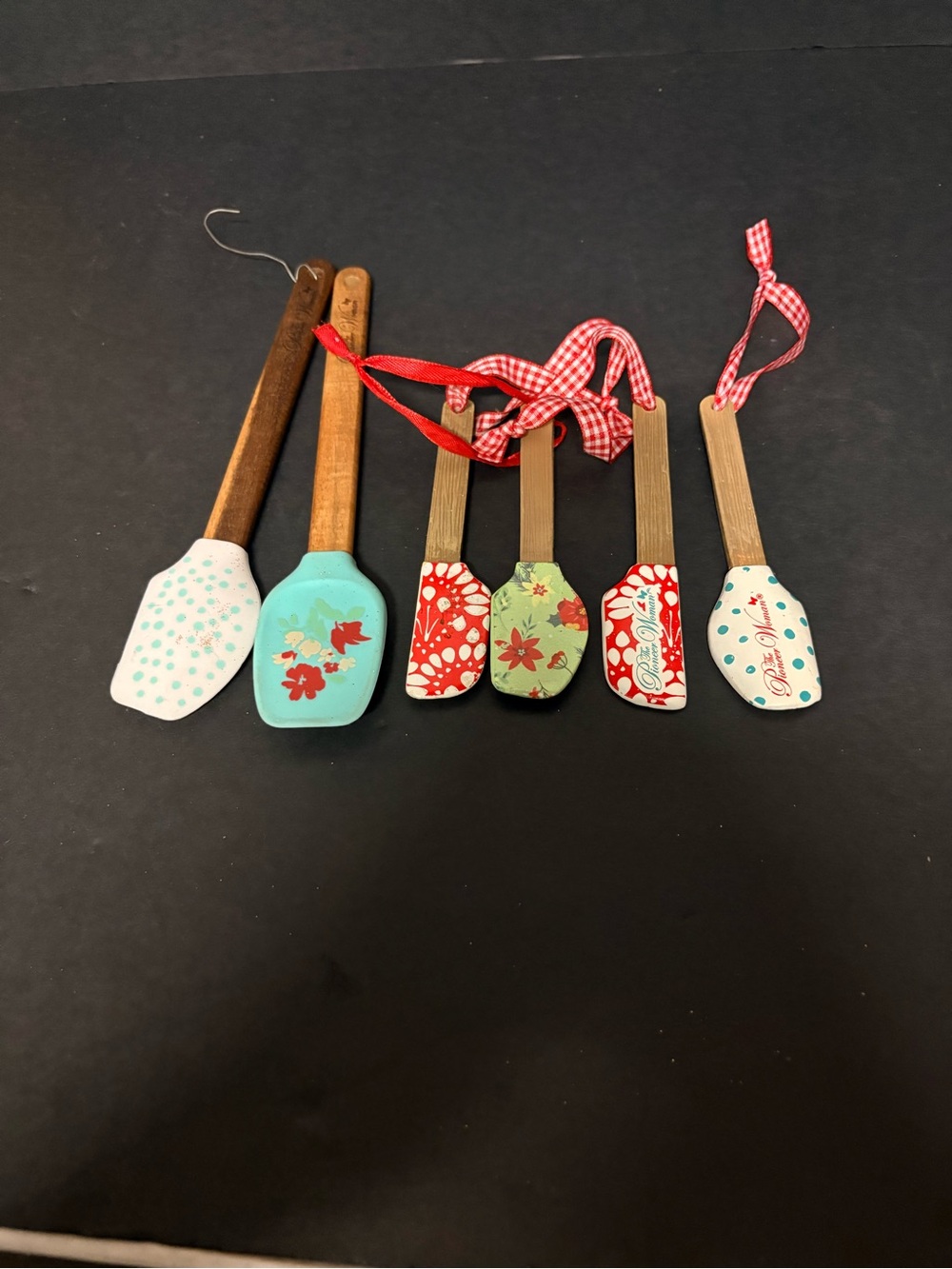 Decorative Pioneer Women Spatulas set of 6 Christmas ornaments vintage